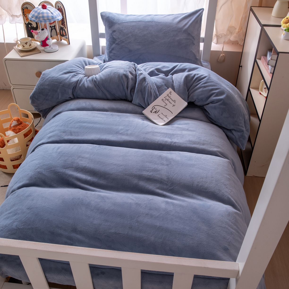 91家纺网 家纺一手货源 找家纺 凌云 2025新款A类230克加厚牛奶绒学生宿舍三件套床笠款床单款 星海蓝-绒