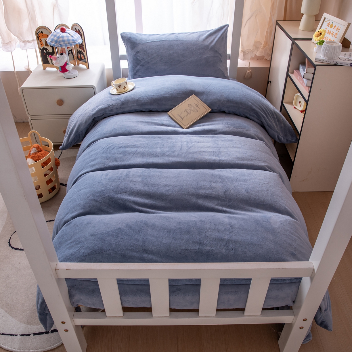91家纺网 家纺一手货源 找家纺 凌云 2025新款A类230克加厚牛奶绒学生宿舍三件套床笠款床单款 星海蓝-绒