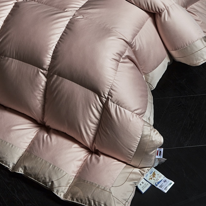 91家纺网 家纺一手货源 找家纺 暖羽屋羽绒馆 2025新款罗玛莱赛尔 鹅绒丝被芯 白鹅绒被子 羽毛被 冬被双人加厚春秋被2米 罗玛 粉
