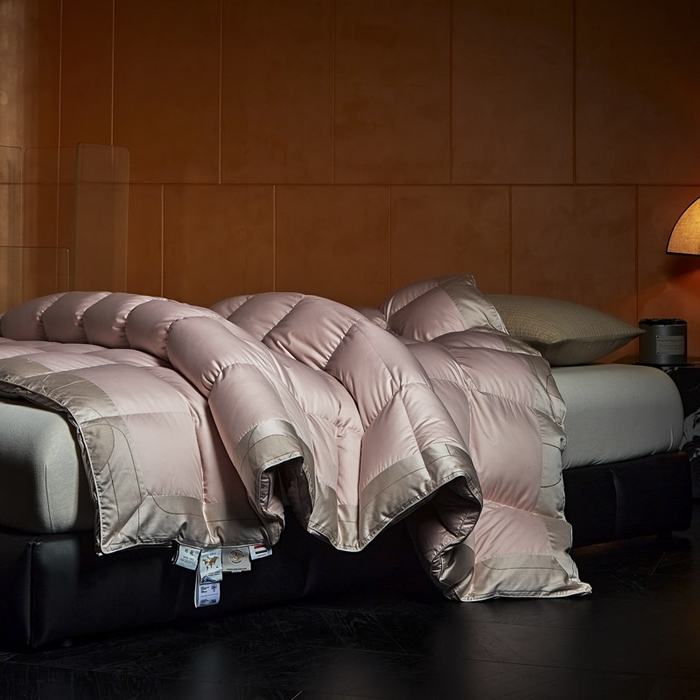 91家纺网 家纺一手货源 找家纺 暖羽屋羽绒馆 2025新款罗玛莱赛尔 鹅绒丝被芯 白鹅绒被子 羽毛被 冬被双人加厚春秋被2米 罗玛 粉