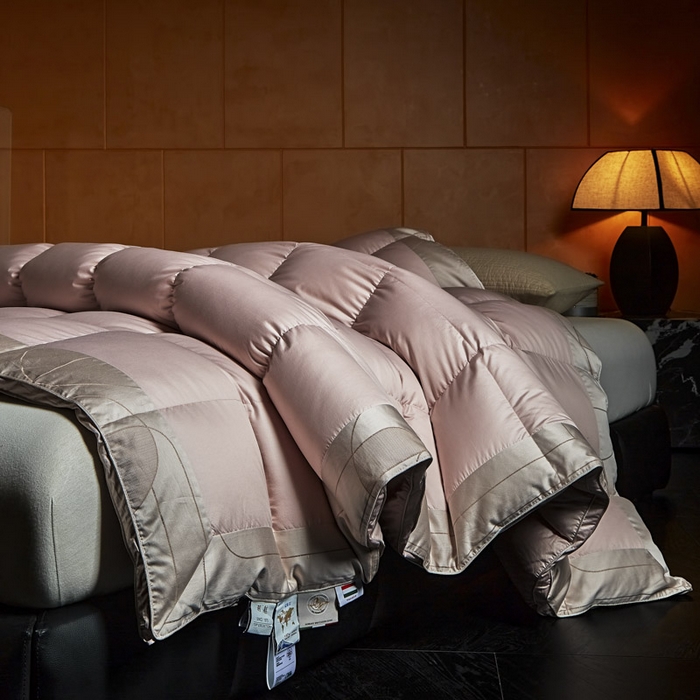 91家纺网 家纺一手货源 找家纺 暖羽屋羽绒馆 2025新款罗玛莱赛尔 鹅绒丝被芯 白鹅绒被子 羽毛被 冬被双人加厚春秋被2米 罗玛 粉