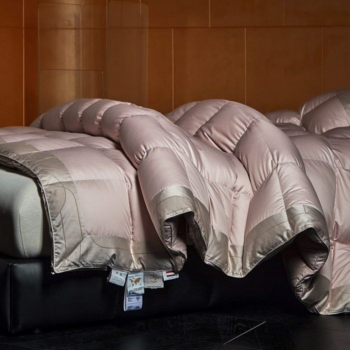 91家纺网 家纺一手货源 找家纺 暖羽屋羽绒馆 2025新款罗玛莱赛尔 鹅绒丝被芯 白鹅绒被子 羽毛被 冬被双人加厚春秋被2米 罗玛 粉