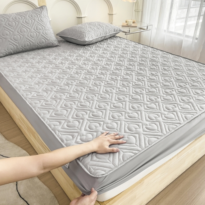 91家纺网 家纺一手货源 找家纺 （总）亨通家纺 2025新款A类爱心磨毛防水夹棉床笠