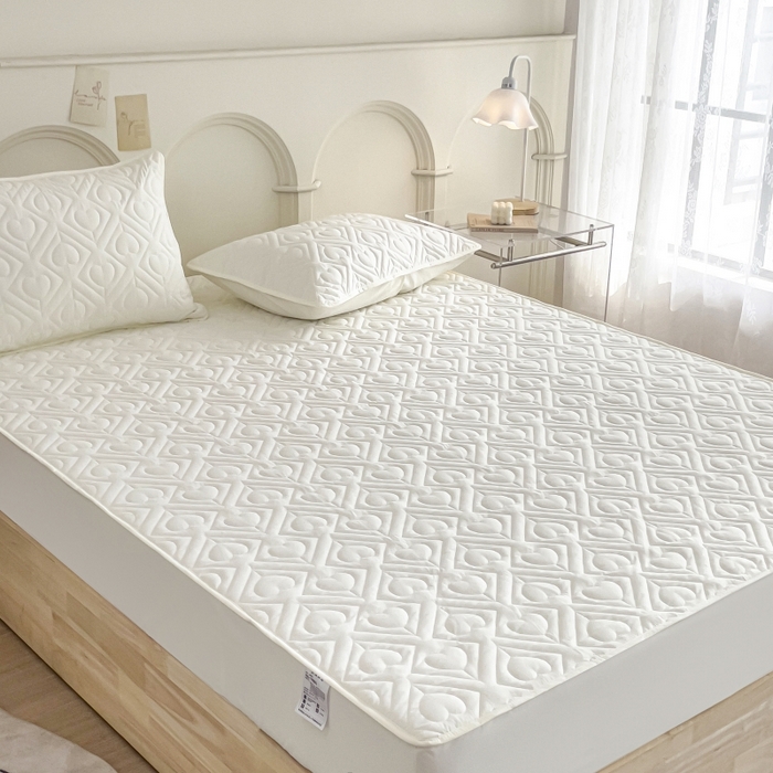 91家纺网 家纺一手货源 找家纺 亨通家纺 2025新款A类爱心磨毛防水夹棉床笠 爱心-月光白