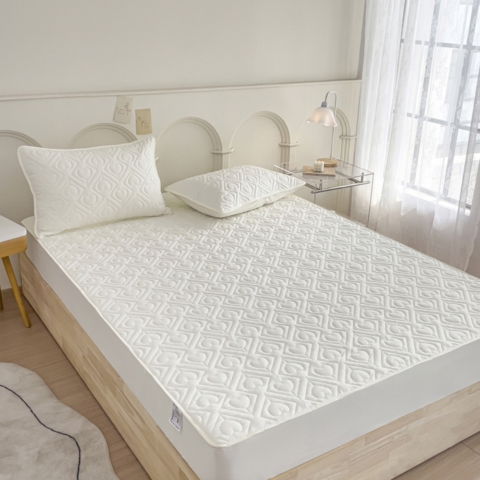 91家纺网 家纺一手货源 找家纺 亨通家纺 2025新款A类爱心磨毛防水夹棉床笠 爱心-月光白