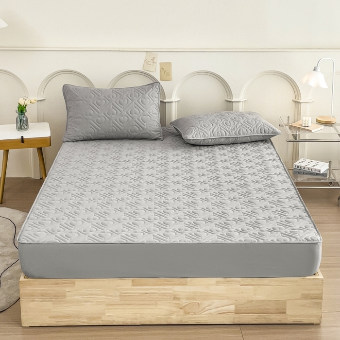 91家纺网 家纺一手货源 找家纺 亨通家纺 2025新款A类爱心磨毛防水夹棉床笠 爱心-银优灰