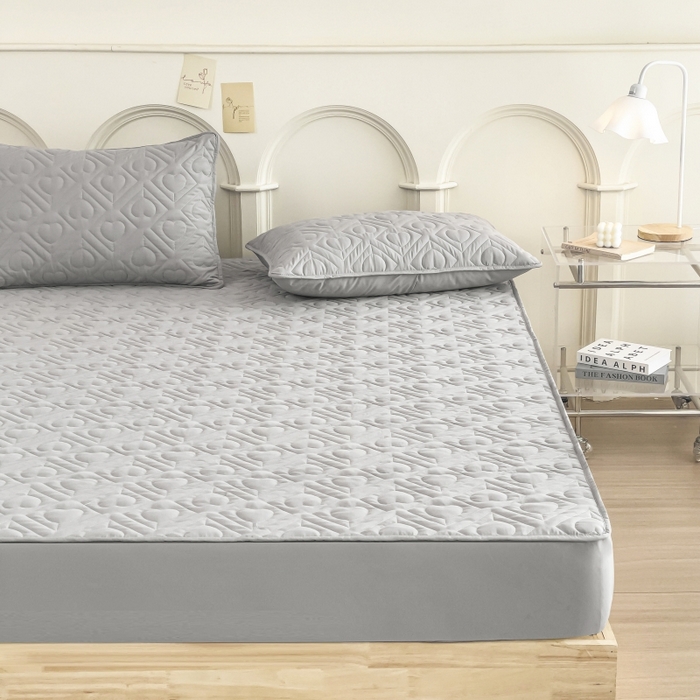 91家纺网 家纺一手货源 找家纺 亨通家纺 2025新款A类爱心磨毛防水夹棉床笠 爱心-银优灰