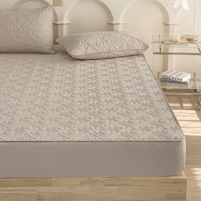 91家纺网 家纺一手货源 找家纺 亨通家纺 2025新款A类爱心磨毛防水夹棉床笠 爱心-藕粉