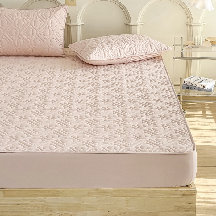 91家纺网 家纺一手货源 找家纺 亨通家纺 2025新款A类爱心磨毛防水夹棉床笠 爱心-樱花粉