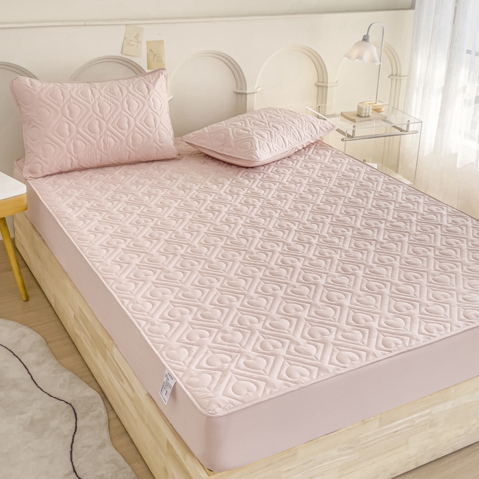 91家纺网 家纺一手货源 找家纺 亨通家纺 2025新款A类爱心磨毛防水夹棉床笠 爱心-樱花粉