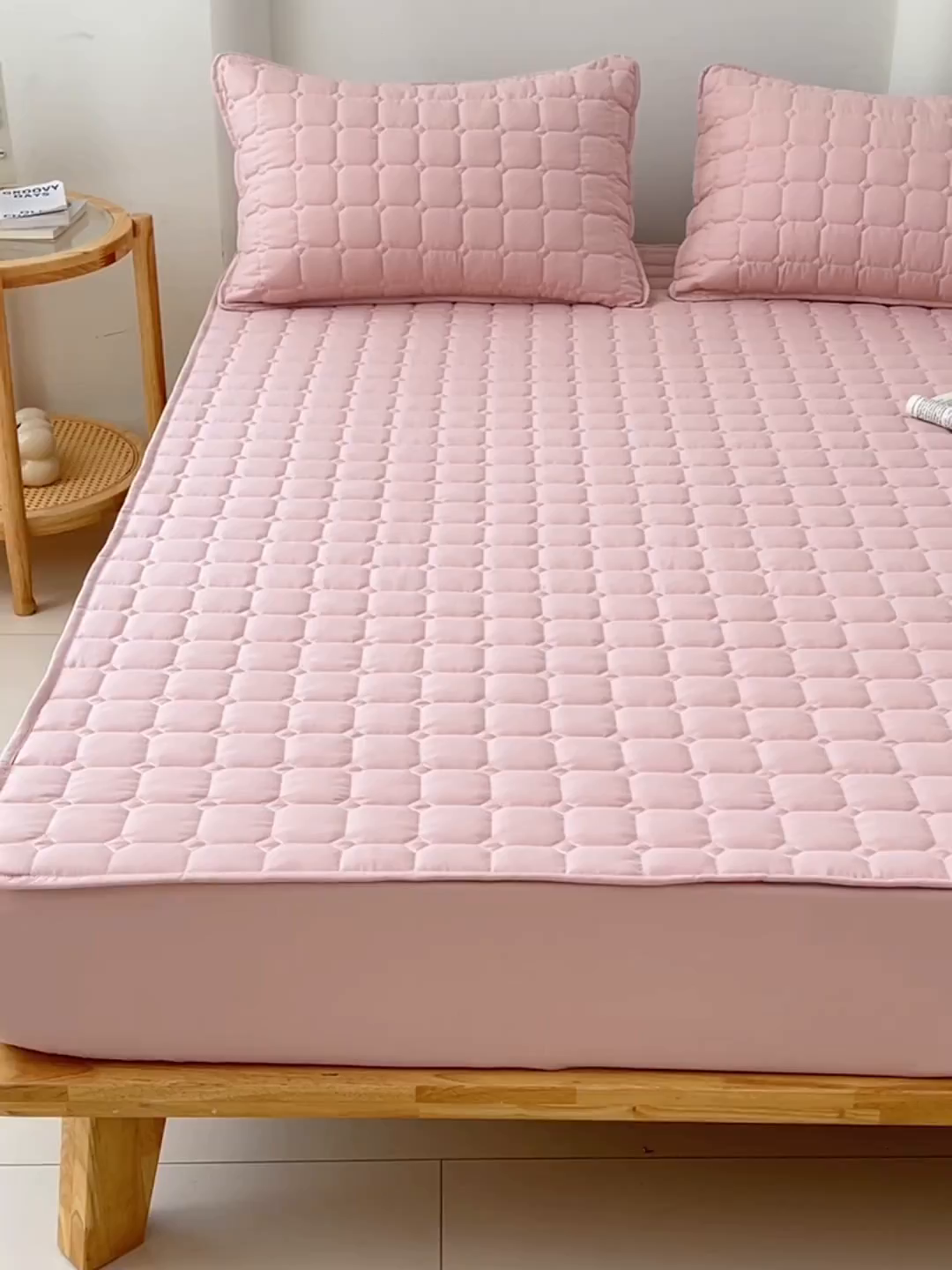 91家纺网 家纺一手货源 找家纺 （总）亨通家纺 2025新款A类格子磨毛防水夹棉床笠