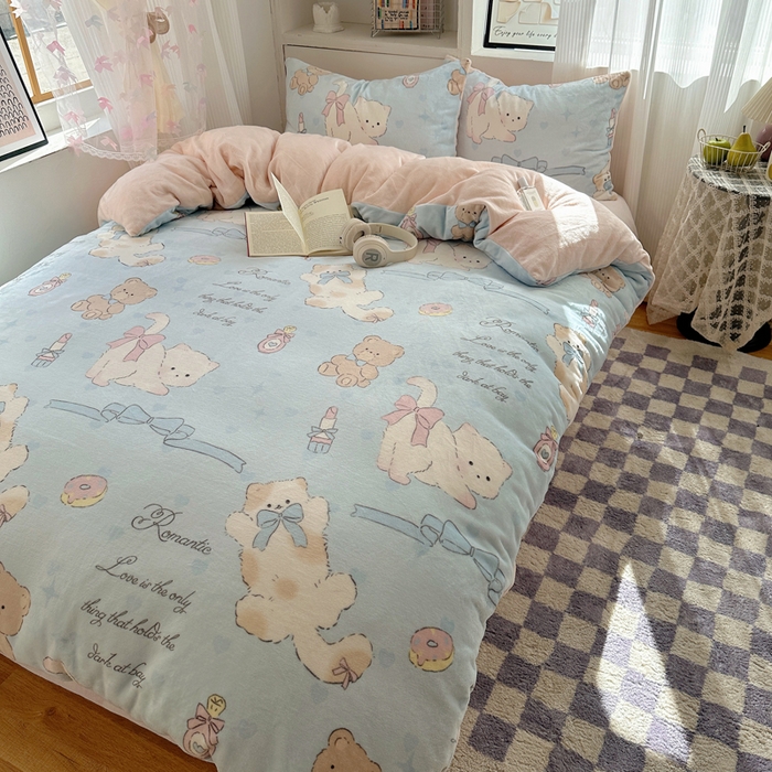 91家纺网 家纺一手货源 找家纺 （总）小叮当家纺仓储工厂店 买家秀 爆款花型2025新款200克牛奶绒小清新卡通复古风四件套