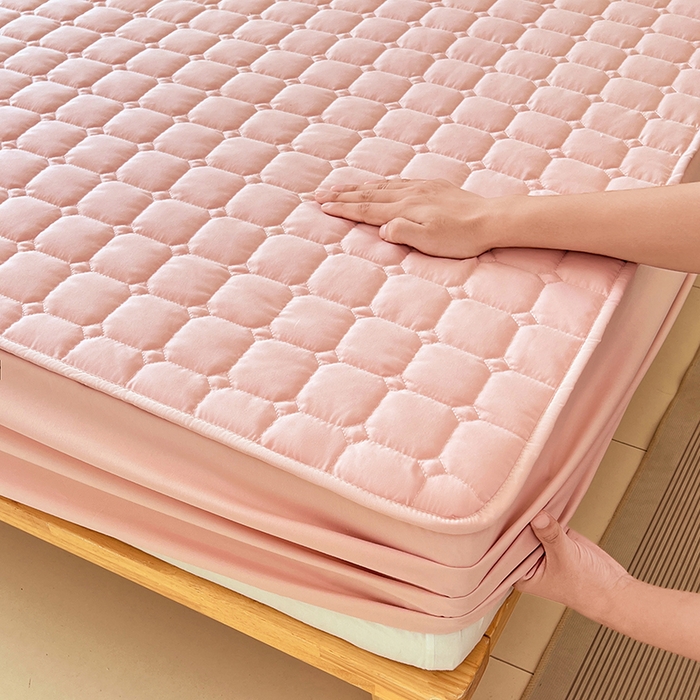 91家纺网 家纺一手货源 找家纺 亨通家纺 2025新款A类格子磨毛防水夹棉床笠 格子夹棉-粉色