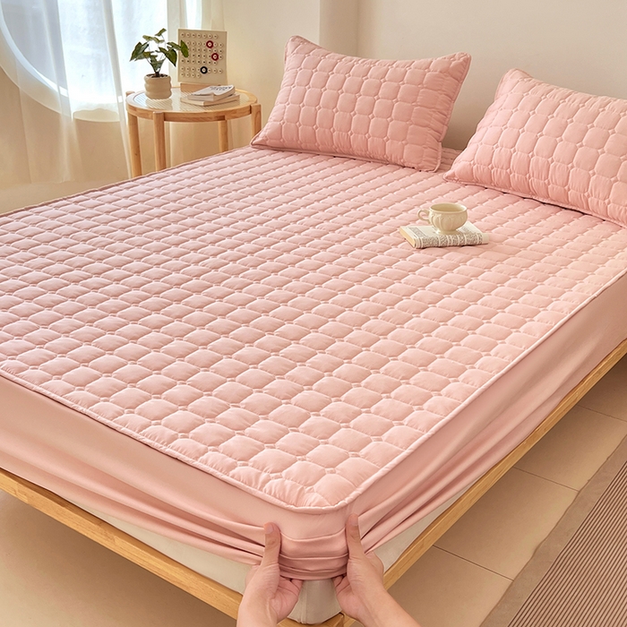 91家纺网 家纺一手货源 找家纺 亨通家纺 2025新款A类格子磨毛防水夹棉床笠 格子夹棉-粉色