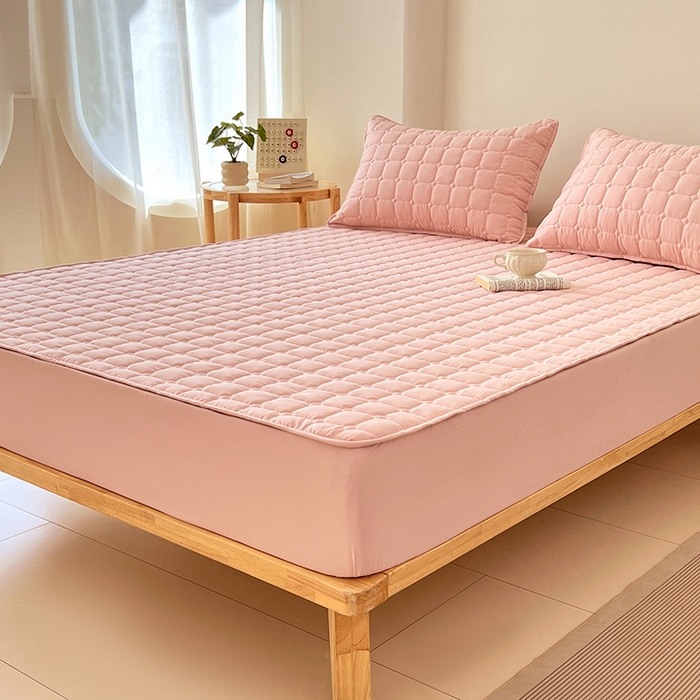 91家纺网 家纺一手货源 找家纺 亨通家纺 2025新款A类格子磨毛防水夹棉床笠 格子夹棉-粉色