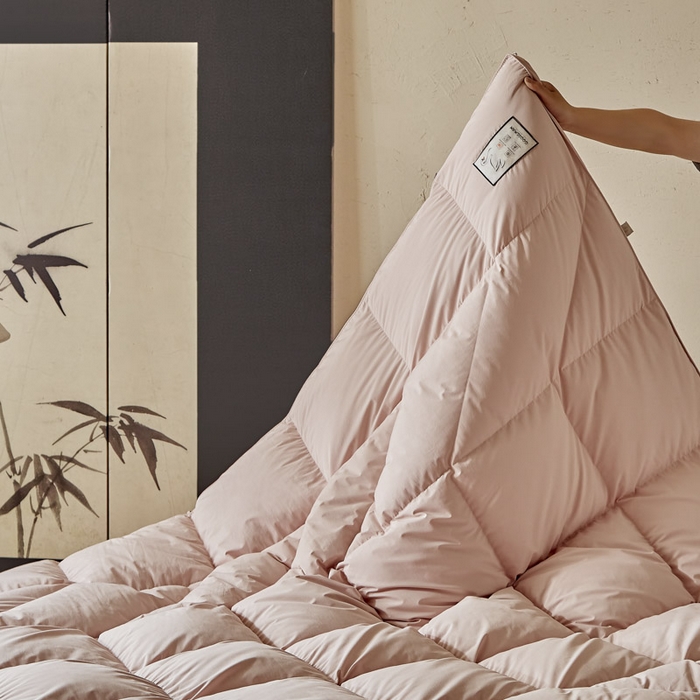 91家纺网 家纺一手货源 找家纺 （总）暖羽屋羽绒馆 2025新款人体工学被鹅绒丝被芯 羽绒被子春秋被  羽毛被 双人冬被