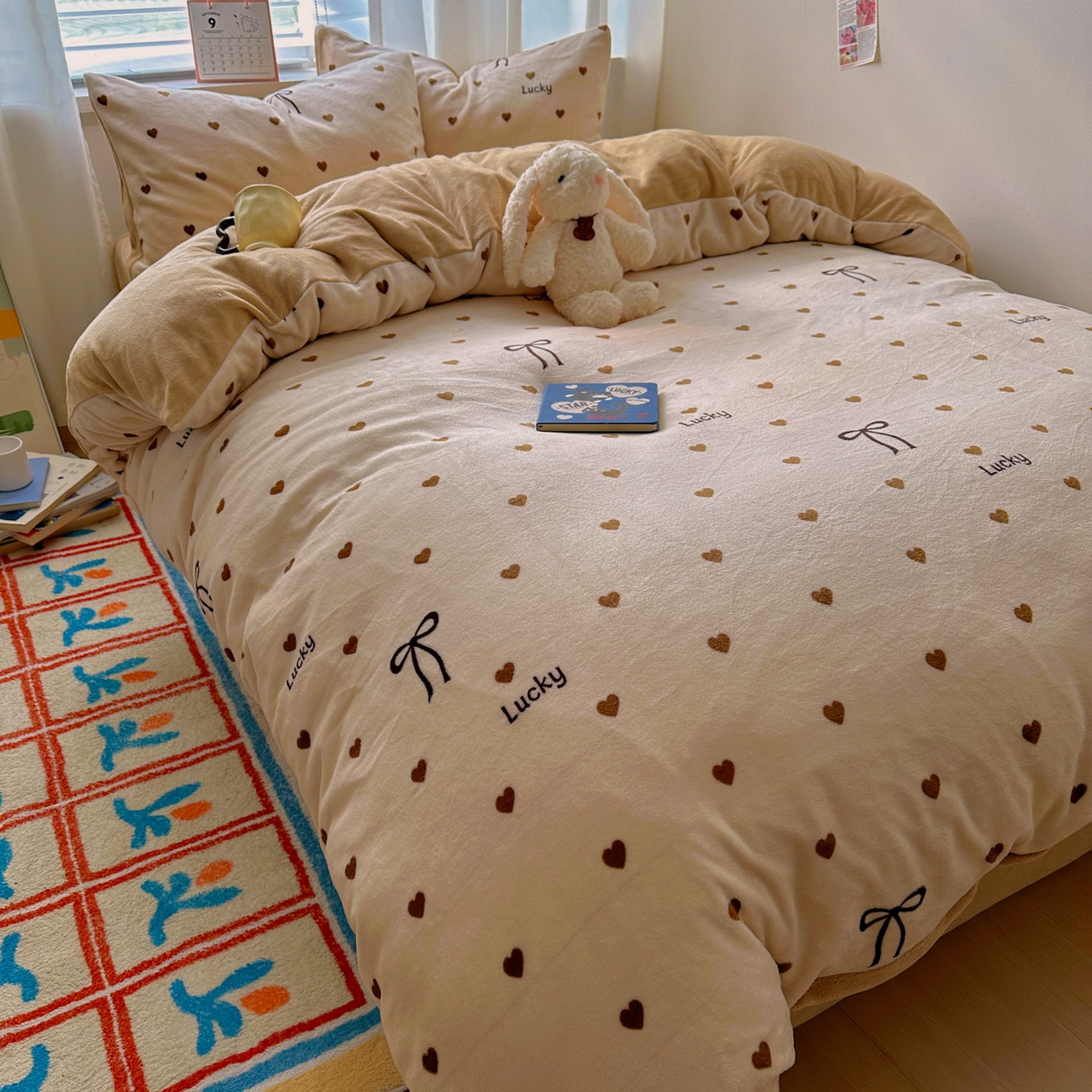 小叮当家纺仓储工厂店 买家秀 爆款花型2025新款200克牛奶绒小清新卡通复古风四件套 爱心蝴蝶结