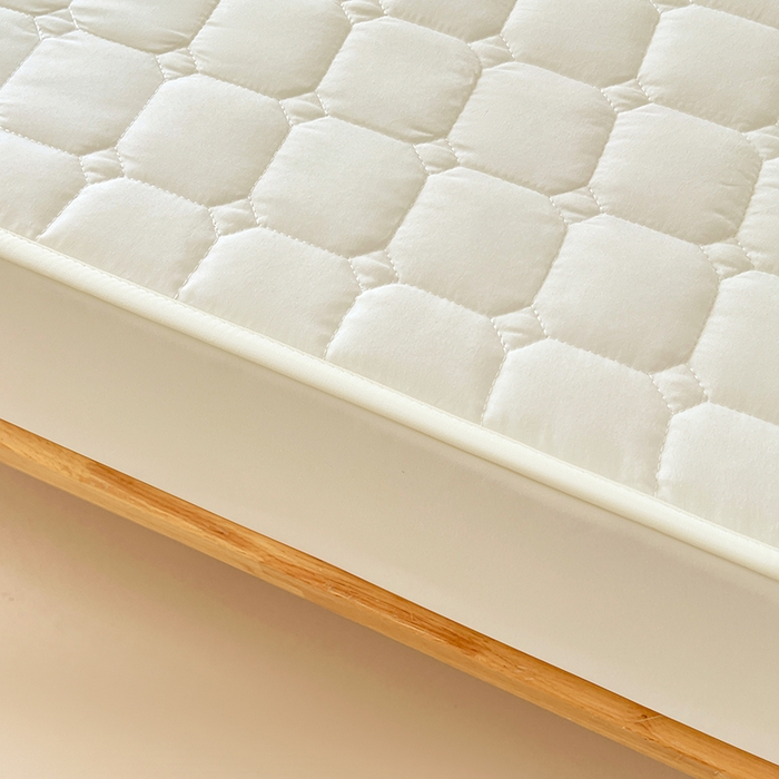 91家纺网 家纺一手货源 找家纺 亨通家纺 2025新款A类格子磨毛防水夹棉床笠 格子夹棉-米白