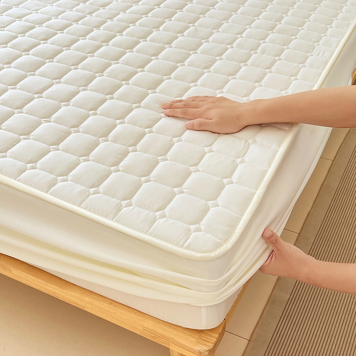 91家纺网 家纺一手货源 找家纺 亨通家纺 2025新款A类格子磨毛防水夹棉床笠 格子夹棉-米白