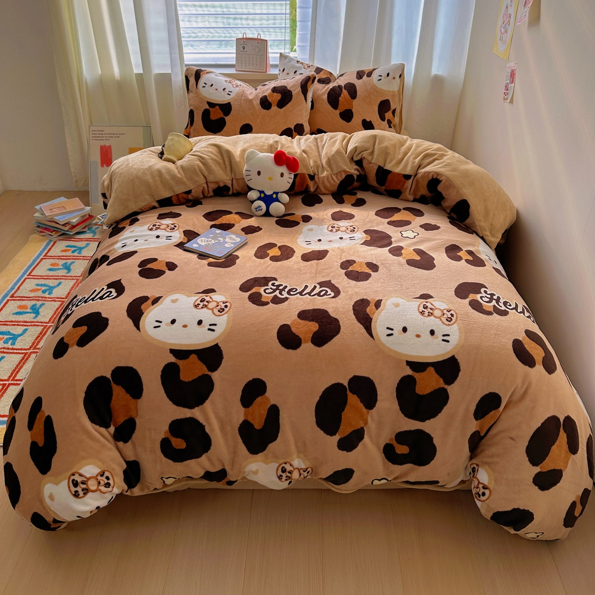 91家纺网 家纺一手货源 找家纺 小叮当家纺仓储工厂店 买家秀 爆款花型2025新款200克牛奶绒小清新卡通复古风四件套 豹纹kt