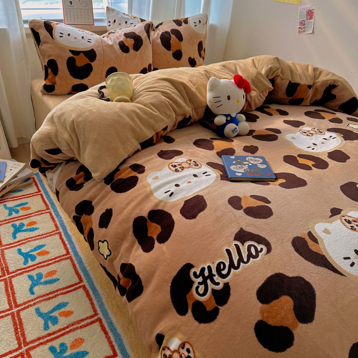 91家纺网 家纺一手货源 找家纺 小叮当家纺仓储工厂店 买家秀 爆款花型2025新款200克牛奶绒小清新卡通复古风四件套 豹纹kt