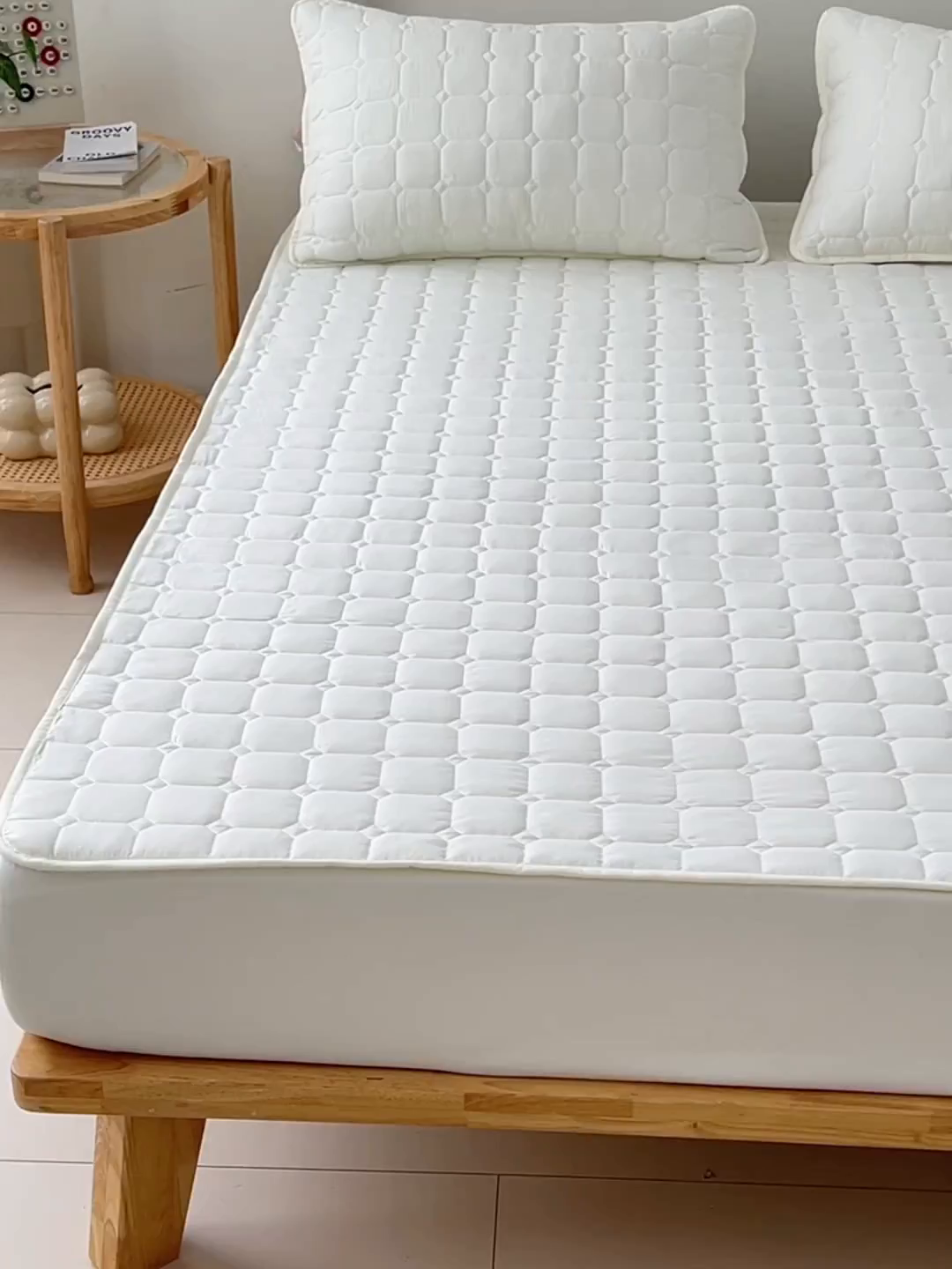 91家纺网 家纺一手货源 找家纺 亨通家纺 2025新款A类格子磨毛防水夹棉床笠 格子夹棉-米白