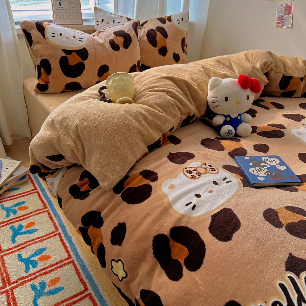 91家纺网 家纺一手货源 找家纺 小叮当家纺仓储工厂店 买家秀 爆款花型2025新款200克牛奶绒小清新卡通复古风四件套 豹纹kt