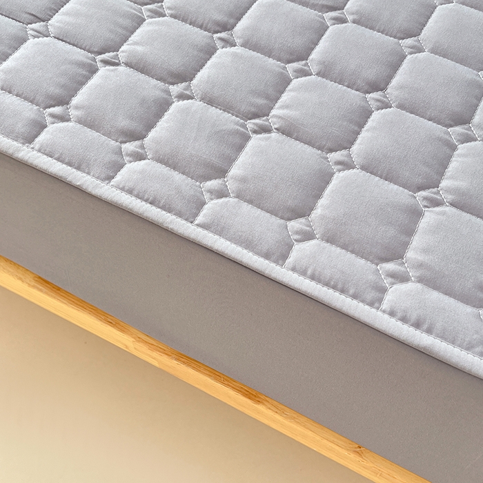 91家纺网 家纺一手货源 找家纺 亨通家纺 2025新款A类格子磨毛防水夹棉床笠 格子夹棉-浅灰