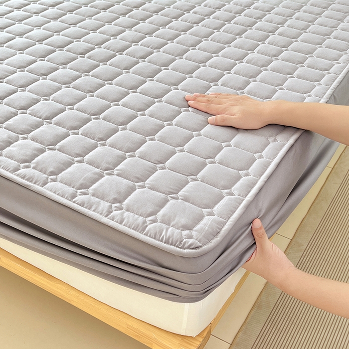 91家纺网 家纺一手货源 找家纺 亨通家纺 2025新款A类格子磨毛防水夹棉床笠 格子夹棉-浅灰