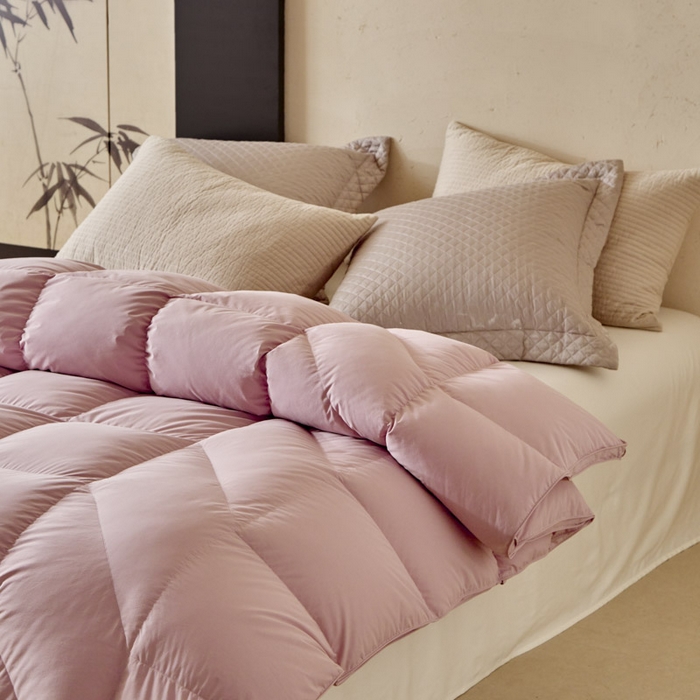 91家纺网 家纺一手货源 找家纺 暖羽屋羽绒馆 2025新款人体工学被鹅绒丝被芯 羽绒被子春秋被  羽毛被 双人冬被 粉