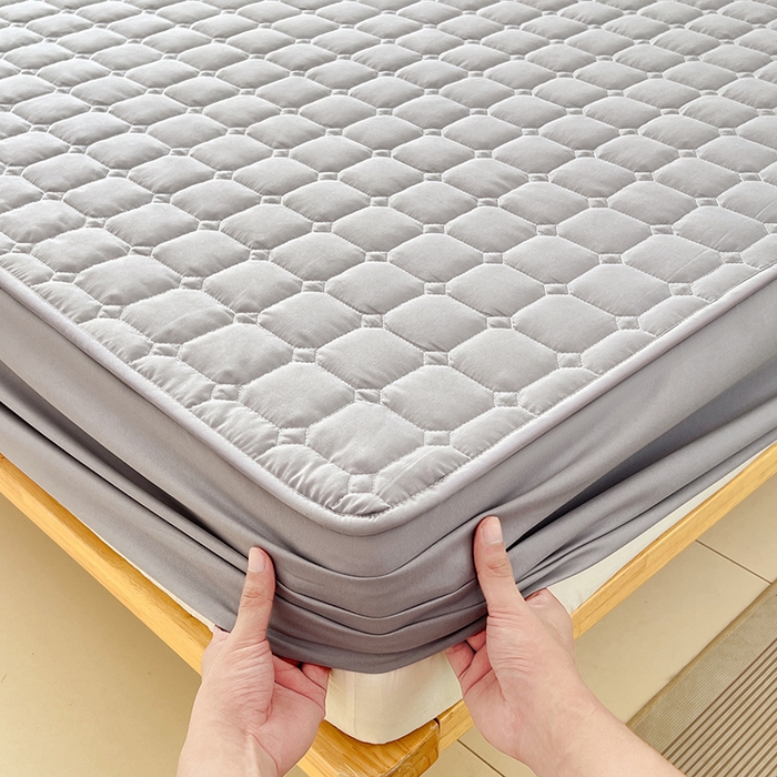 91家纺网 家纺一手货源 找家纺 亨通家纺 2025新款A类格子磨毛防水夹棉床笠 格子夹棉-浅灰