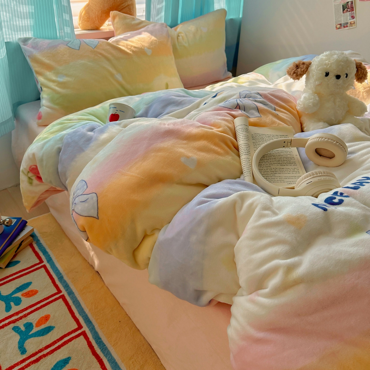 91家纺网 家纺一手货源 找家纺 小叮当家纺仓储工厂店 买家秀 爆款花型2025新款200克牛奶绒小清新卡通复古风四件套 彩虹草莓