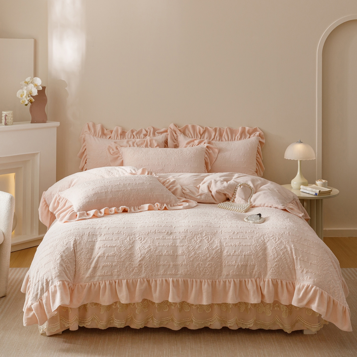 91家纺网 家纺一手货源 找家纺 （总）好儿喜家纺 2025新款雕花牛奶绒床裙款四件套-蝶韵