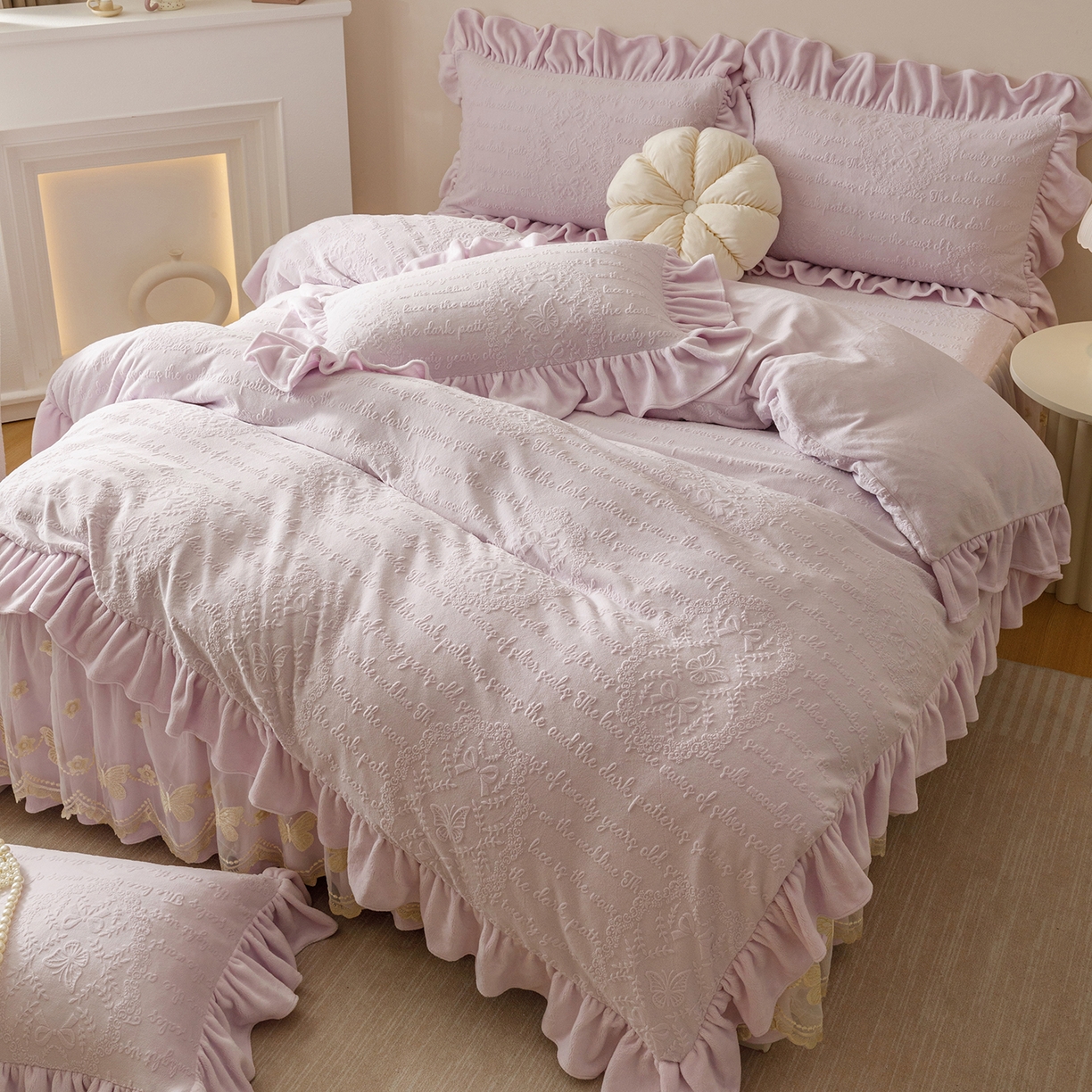 91家纺网 家纺一手货源 找家纺 （总）好儿喜家纺 2025新款雕花牛奶绒床裙款四件套-蝶韵