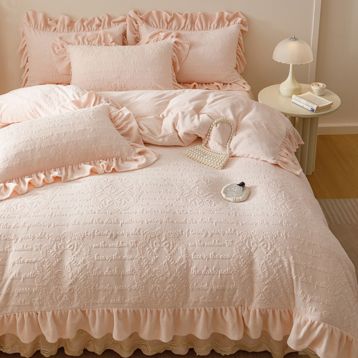 91家纺网 家纺一手货源 找家纺 （总）好儿喜家纺 2025新款雕花牛奶绒床裙款四件套-蝶韵