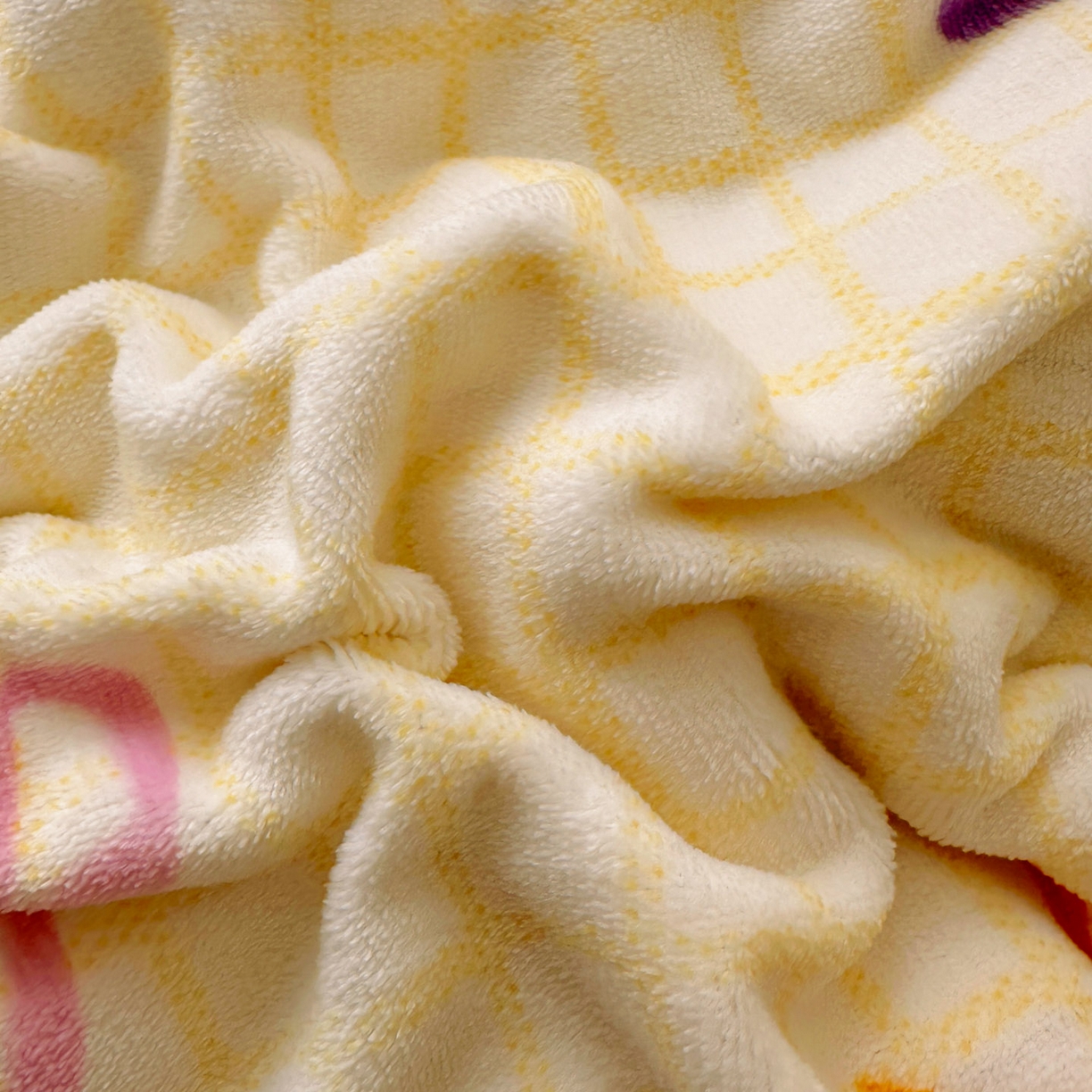 91家纺网 家纺一手货源 找家纺 小叮当家纺仓储工厂店 买家秀 爆款花型2025新款200克牛奶绒小清新卡通复古风四件套 彩色蝴蝶结