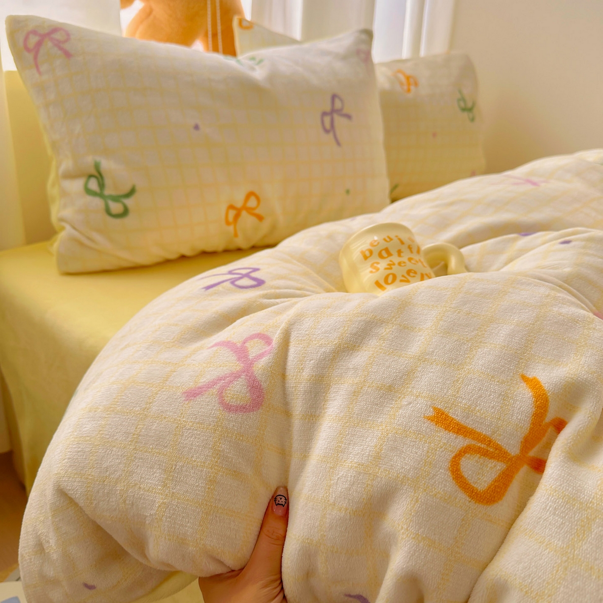 91家纺网 家纺一手货源 找家纺 小叮当家纺仓储工厂店 买家秀 爆款花型2025新款200克牛奶绒小清新卡通复古风四件套 彩色蝴蝶结