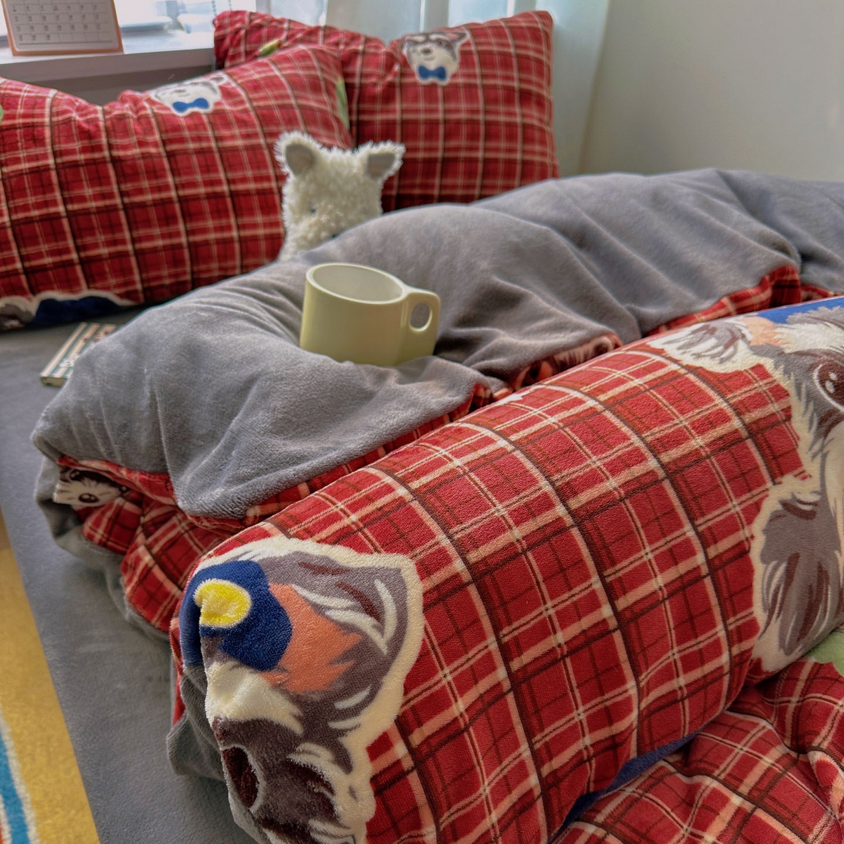 91家纺网 家纺一手货源 找家纺 小叮当家纺仓储工厂店 买家秀 爆款花型2025新款200克牛奶绒小清新卡通复古风四件套 红格西高地