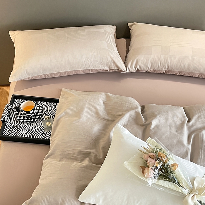 91家纺网 家纺一手货源 找家纺 琪格格纺织 2025新款纯棉轻奢大提花酒店名宿风家纺四件套 原棉大提花卡其棕