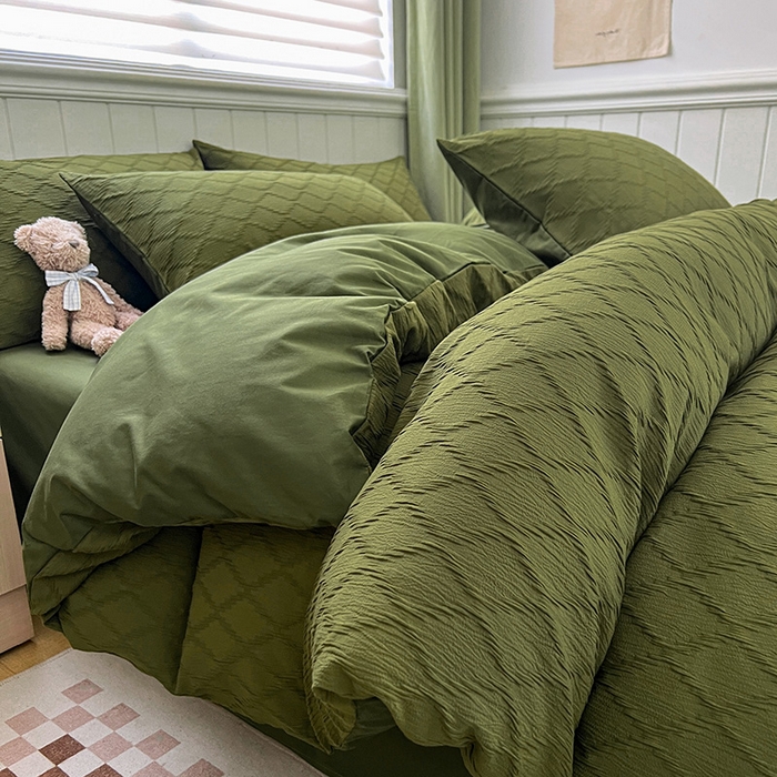 91家纺网 家纺一手货源 找家纺 琪格格纺织 2025新款纯棉华夫格极简宅寂风四件套 泡泡纱橄榄绿