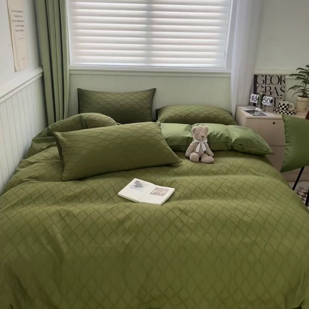 91家纺网 家纺一手货源 找家纺 琪格格纺织 2025新款纯棉华夫格极简宅寂风四件套 泡泡纱橄榄绿