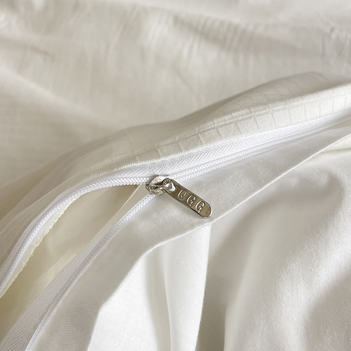 91家纺网 家纺一手货源 找家纺 琪格格纺织 2025新款纯棉轻奢大提花酒店名宿风家纺四件套 原棉小提花本白