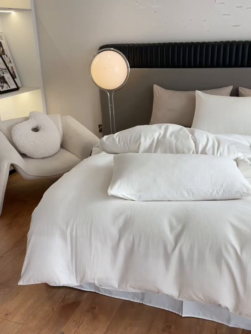 91家纺网 家纺一手货源 找家纺 琪格格纺织 2025新款纯棉轻奢大提花酒店名宿风家纺四件套 原棉小提花本白