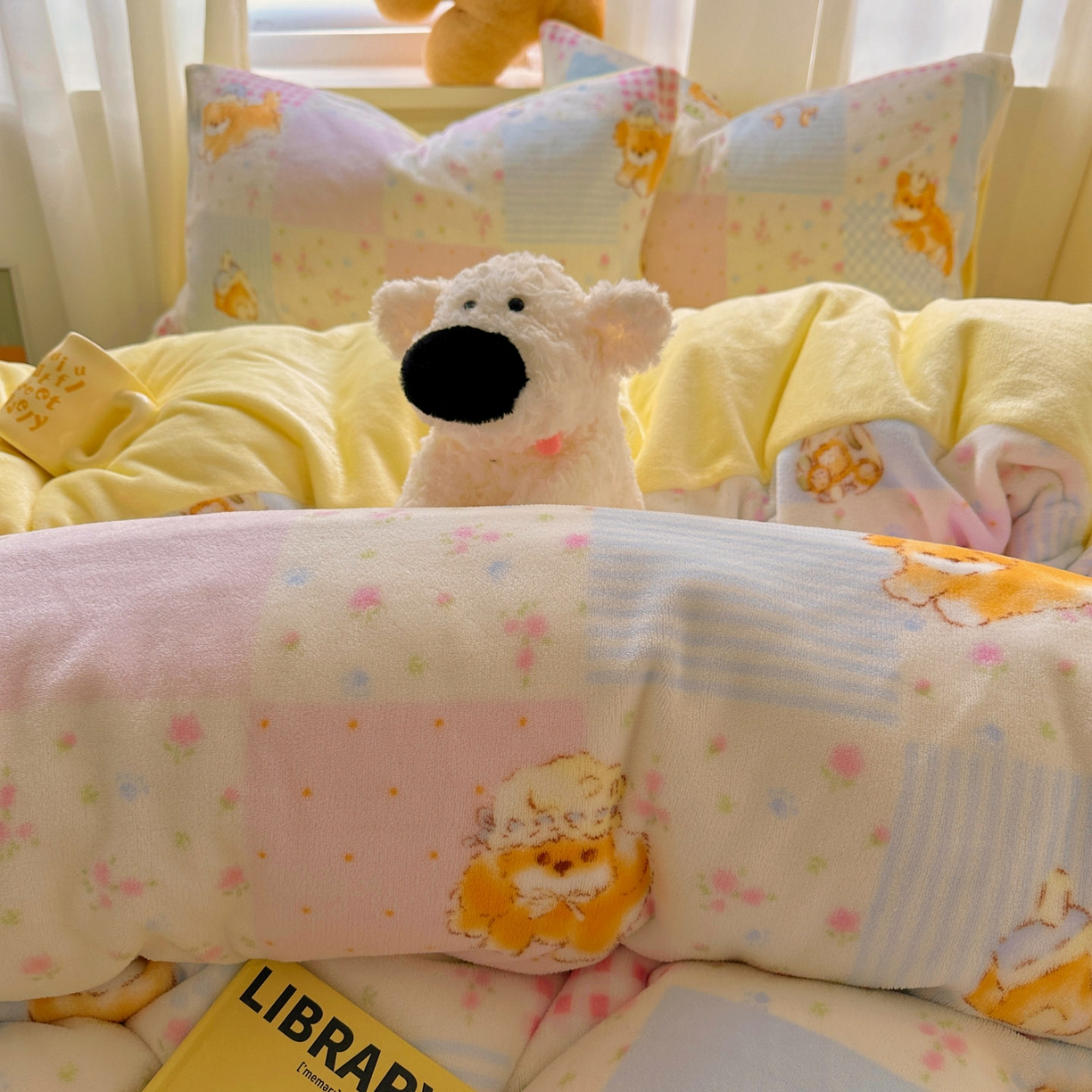 91家纺网 家纺一手货源 找家纺 小叮当家纺仓储工厂店 买家秀 爆款花型2025新款200克牛奶绒小清新卡通复古风四件套 花丛奶猫