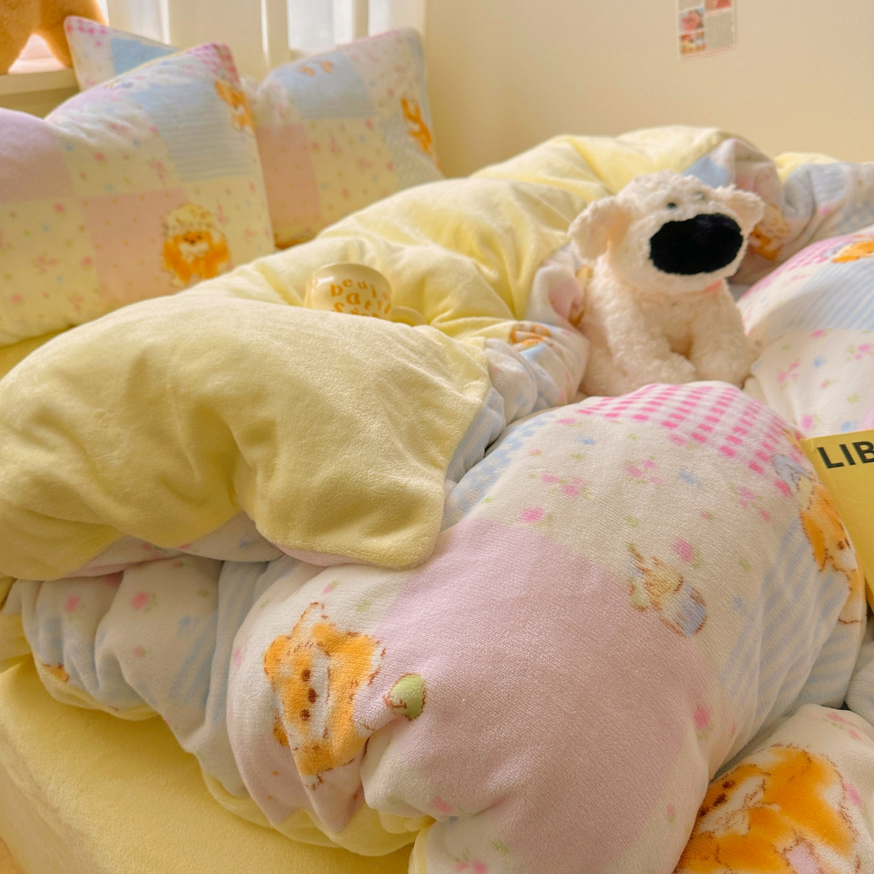 91家纺网 家纺一手货源 找家纺 小叮当家纺仓储工厂店 买家秀 爆款花型2025新款200克牛奶绒小清新卡通复古风四件套 花丛奶猫