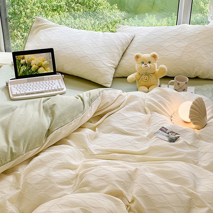 91家纺网 家纺一手货源 找家纺 琪格格纺织 2025新款纯棉华夫格极简宅寂风四件套 泡泡纱米白VS奶绿