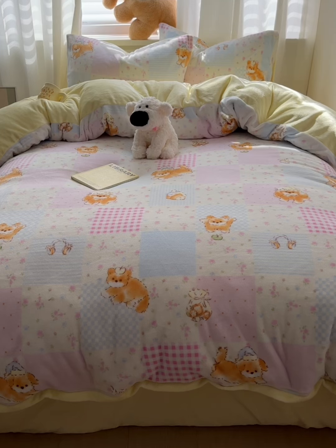 91家纺网 家纺一手货源 找家纺 小叮当家纺仓储工厂店 买家秀 爆款花型2025新款200克牛奶绒小清新卡通复古风四件套 花丛奶猫