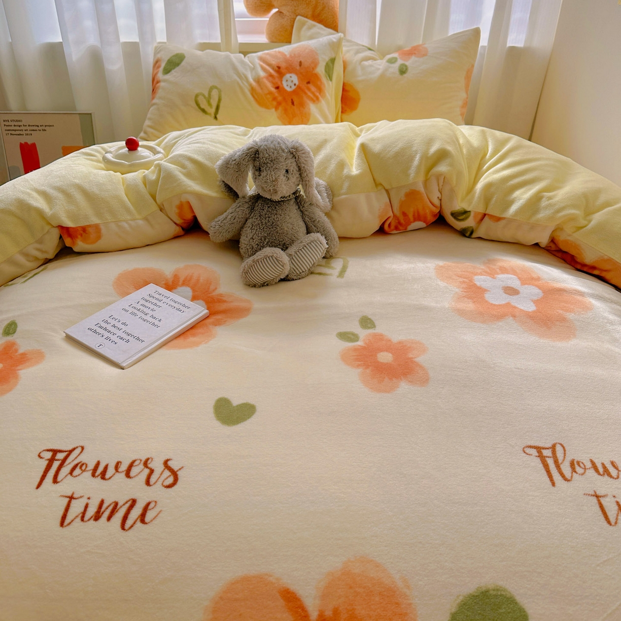 91家纺网 家纺一手货源 找家纺 小叮当家纺仓储工厂店 买家秀 爆款花型2025新款200克牛奶绒小清新卡通复古风四件套 花园时光