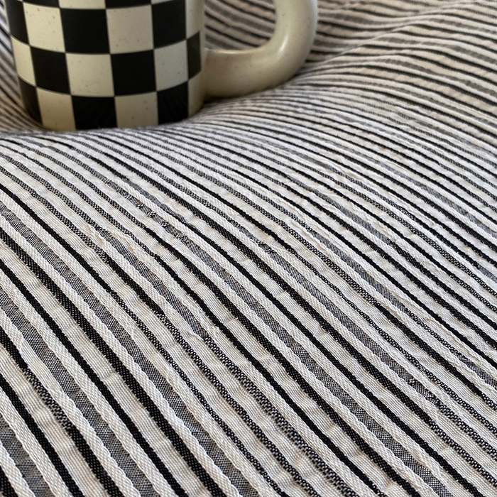 91家纺网 家纺一手货源 找家纺 琪格格纺织 2025新款纯棉华夫格极简宅寂风四件套 速写-提花黑条