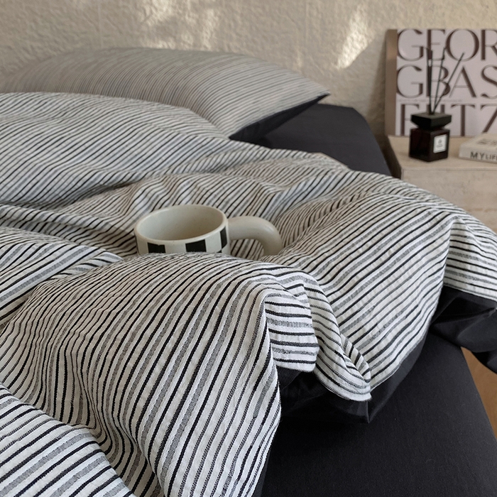 91家纺网 家纺一手货源 找家纺 琪格格纺织 2025新款纯棉华夫格极简宅寂风四件套 速写-提花黑条